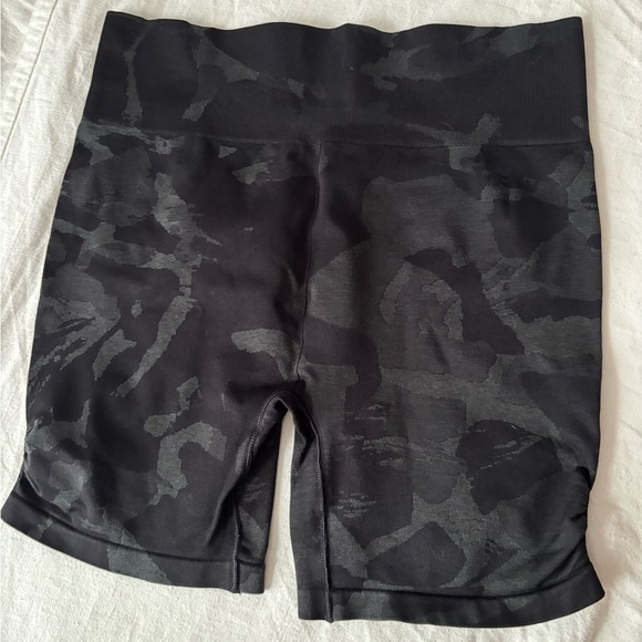 Gymshark Adapt Camo Seamless Shorts - Savanna | Black - Picture 2 of 4